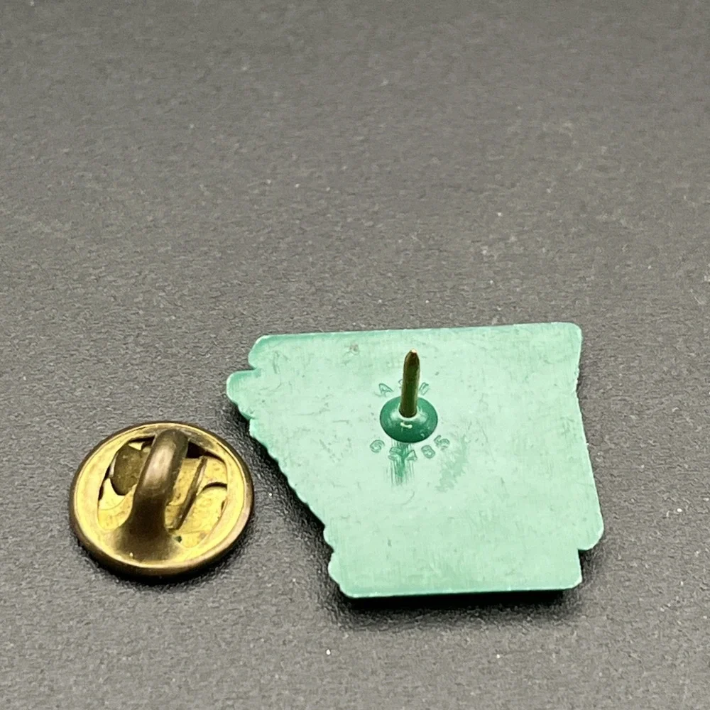 Vintage State Of Arkansas The Natural State USA Plastic Lapel‎ Hat Pin
